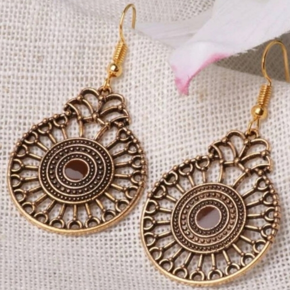 Sale! Elegant Bronzed Drop Earrings - Picture 2 of 5